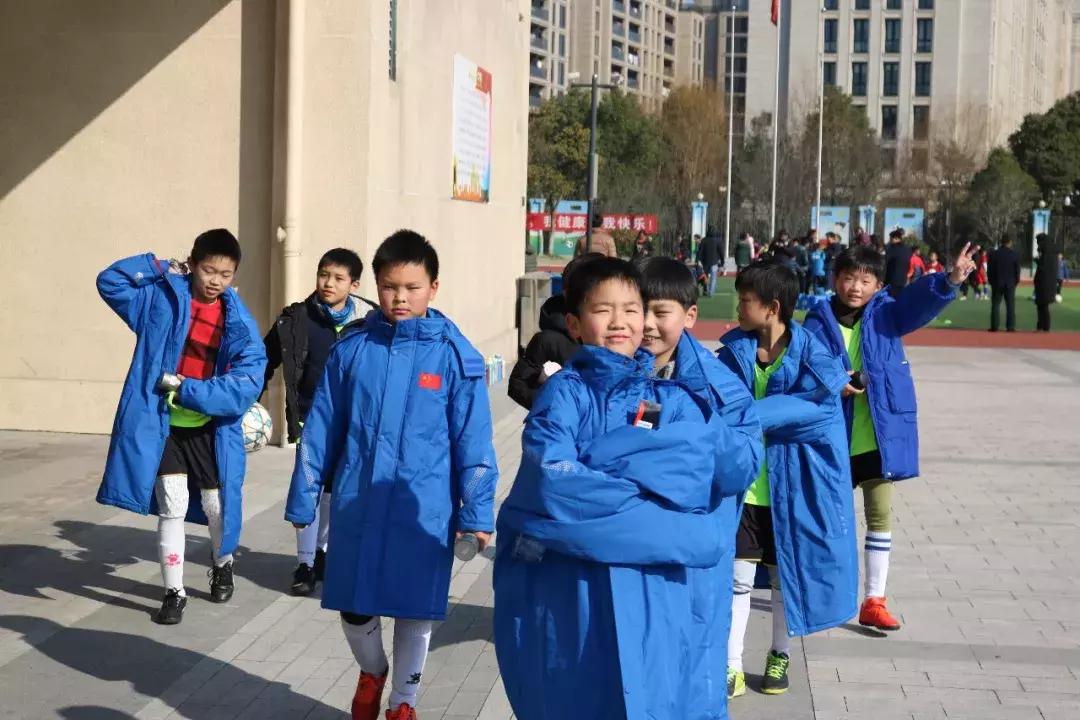 秋冬季节踢球怎么穿,秋冬踢球怎么穿裤子