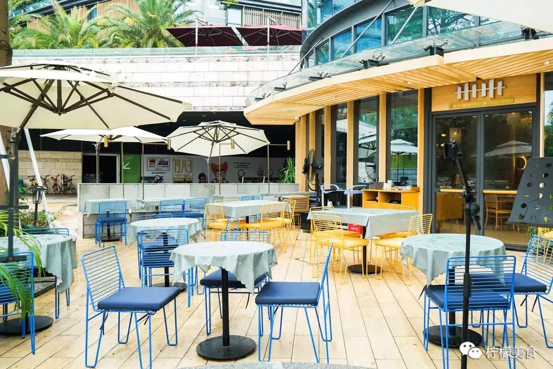 开在湖边的男团串串,我连店名都不会读