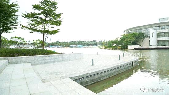 开在湖边的男团串串,我连店名都不会读