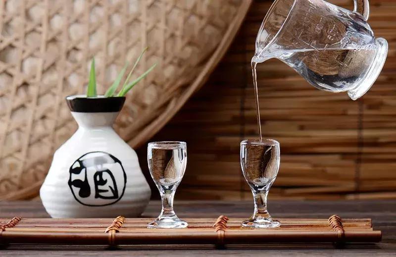 老人声音沙哑到医院检查喉癌,70岁老人突然声音沙哑