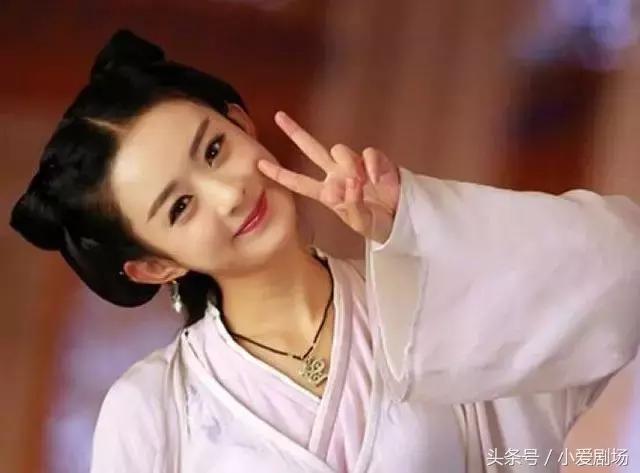 我，杨超越，20岁，身价千万，除了贫穷和美貌一无所有