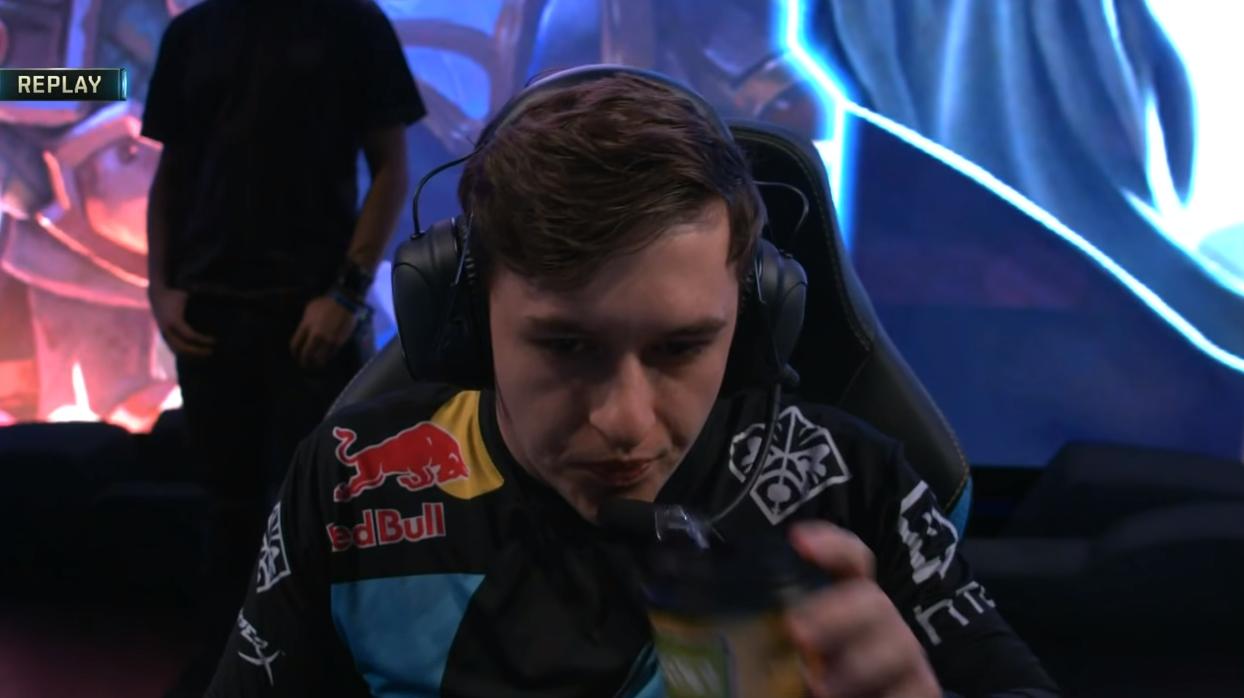 c9北美战队,c9打野被粉丝送奶瓶