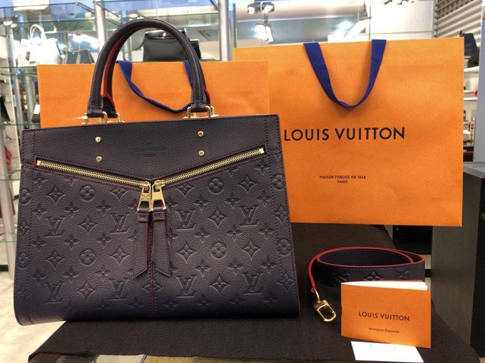 原来冲绳的二手中古店这么好逛，几百块巴宝莉，LV旅行包才4千！