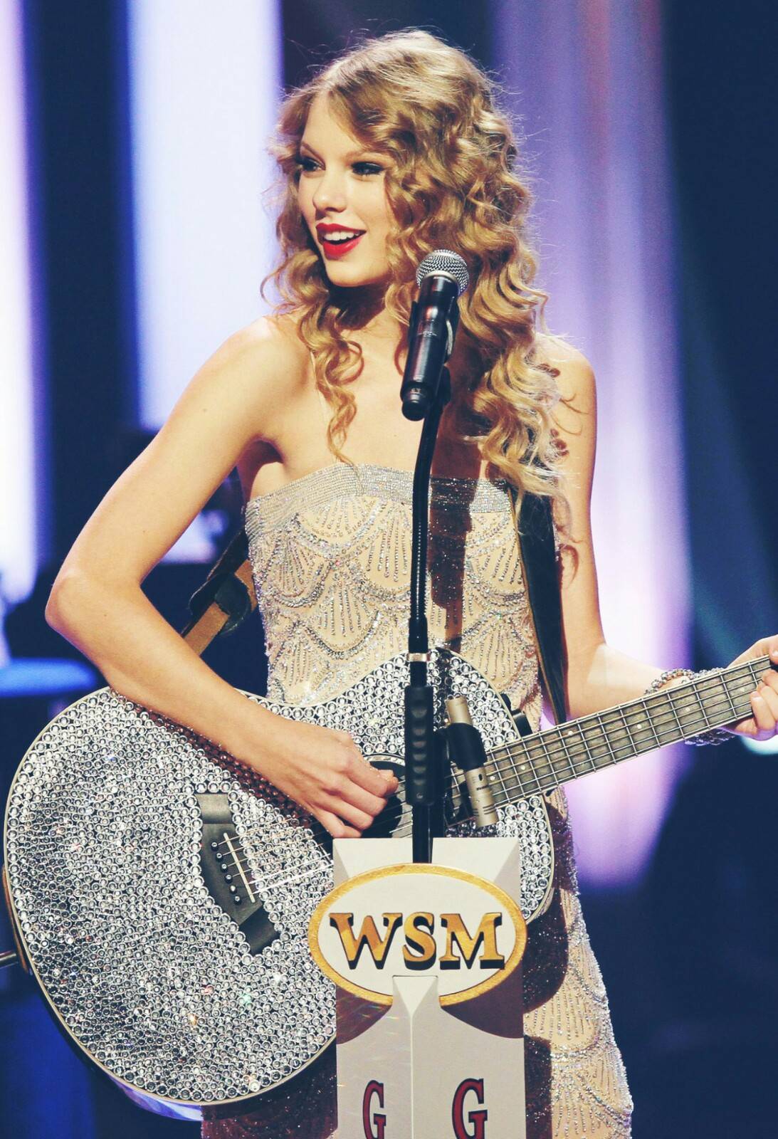 这个经历84段恋情,圈粉5亿的歌手:做自己,全世界都会为你鼓掌