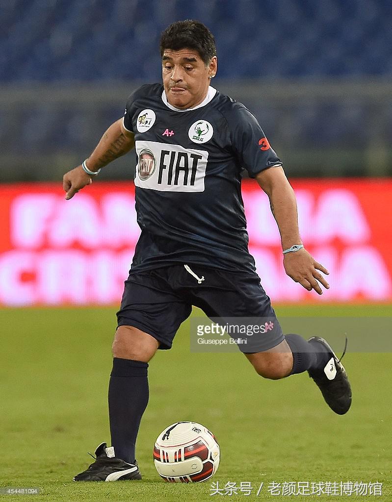 马拉多纳夺冠时的球鞋,球王马拉多纳球鞋