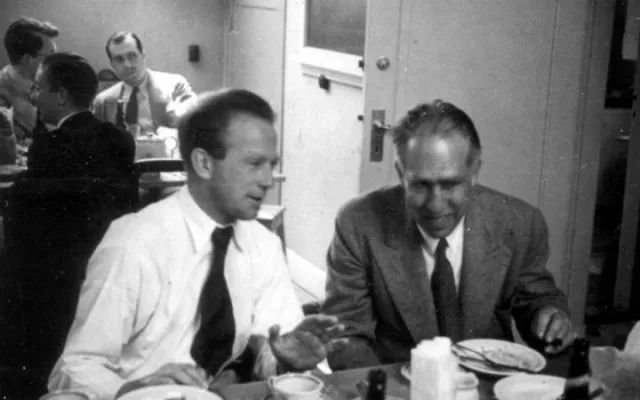 玻尔和爱因斯坦论战合照,物理学家玻尔与爱因斯坦