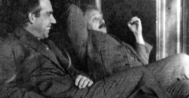 玻尔和爱因斯坦论战合照,物理学家玻尔与爱因斯坦