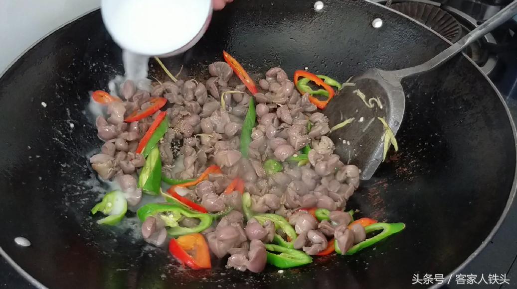 小炒菜好吃有诀窍，学会这一个炒法，出锅香过外面饭店的，真香！