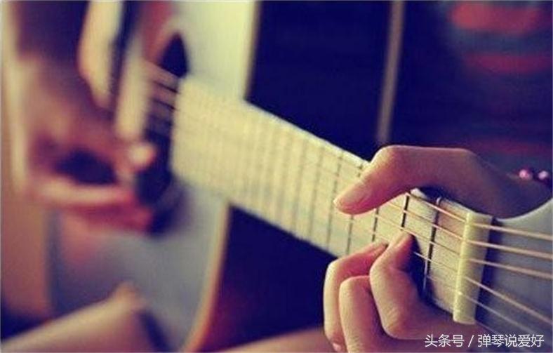 吉他左手手指短够不着怎么办,吉他左手张不开怎么训练