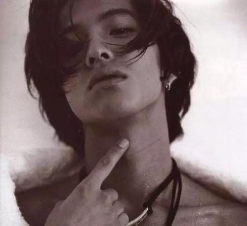 人家成了亿万富翁,人家的十五岁倾国倾城