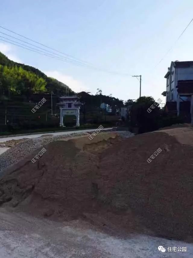 农村自建房三层小别墅真实视频,2022年河南自建房包工280一平贵吗