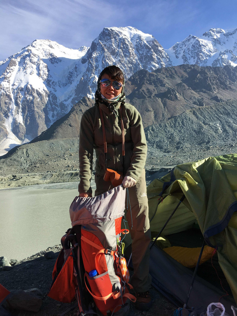 徒步到博格达峰,博格达环线雪域