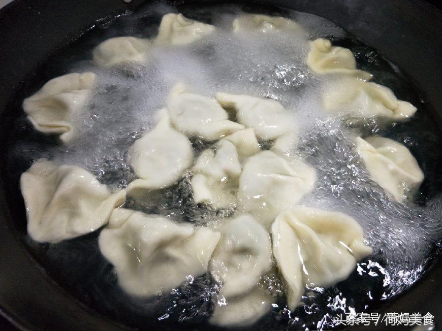 怎么煮韭菜鸡蛋饺子不破皮,韭菜馅出水太多怎么补救