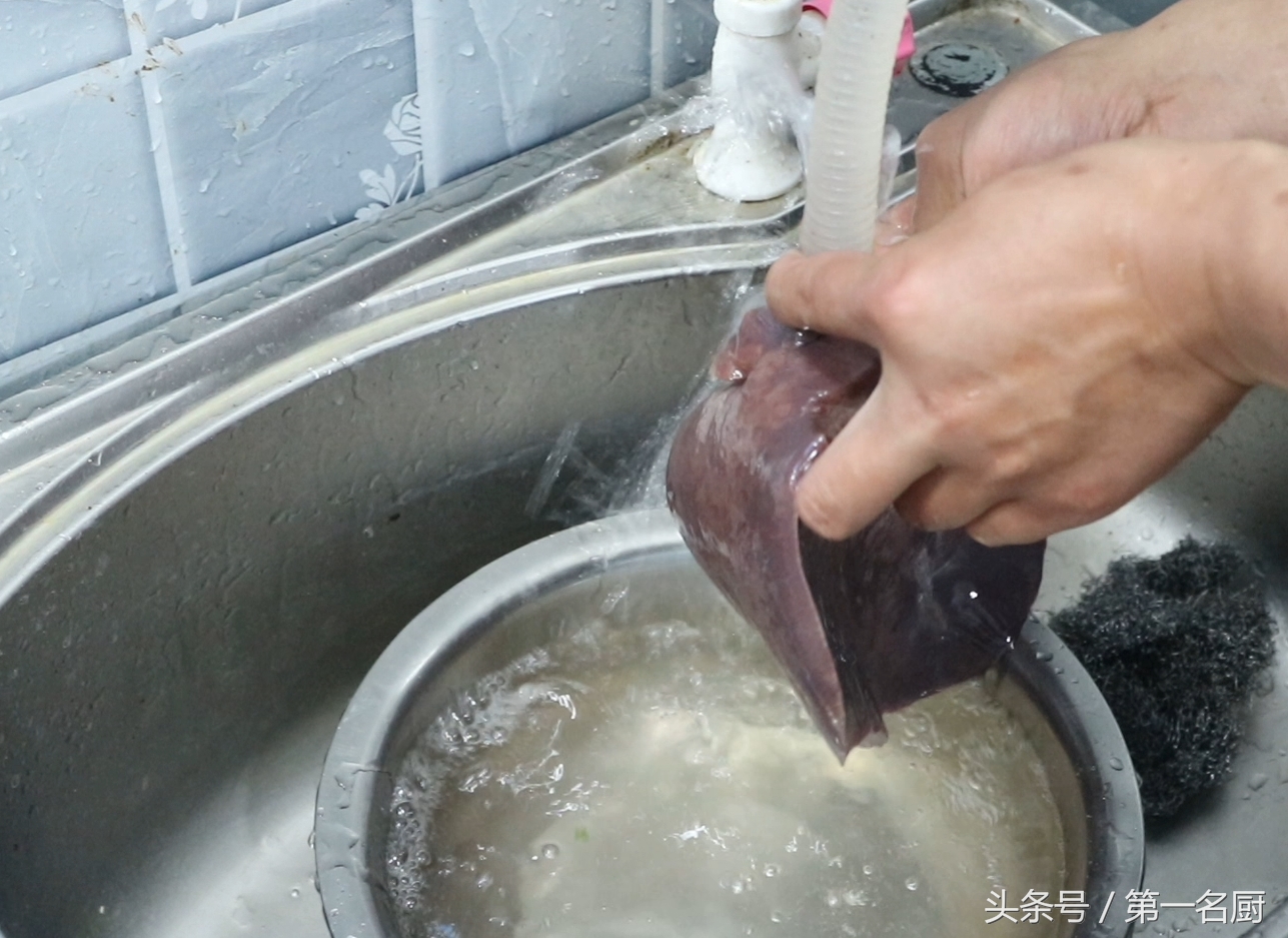 这才是正宗猪肝面的正确做法,好吃的猪肝做法了解一下