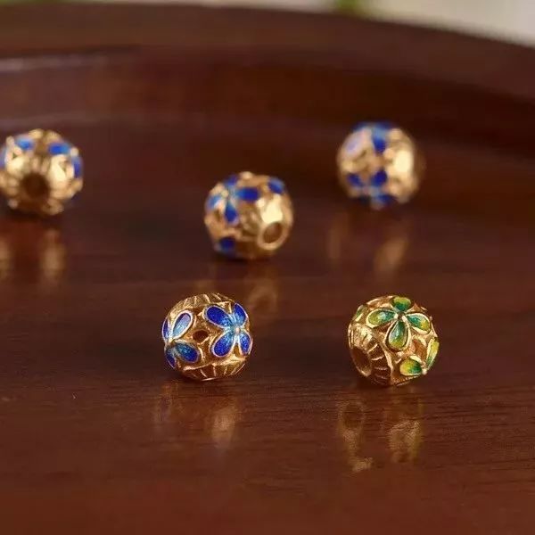 景泰蓝施华洛世奇,施华洛世奇黄金和玛瑙哪个好