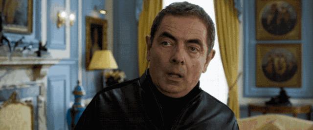 他用法棍暴打面包店服务生，全世界竟然都在笑！