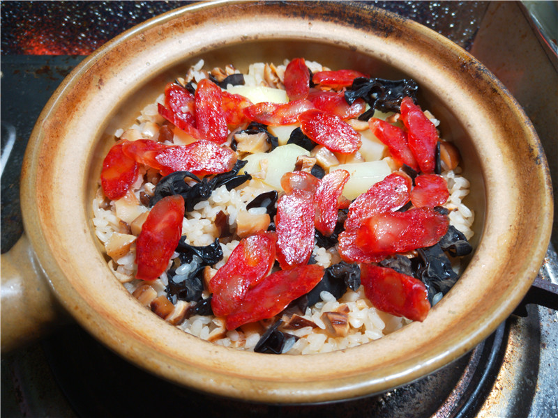 广式煲仔饭的家常做法电饭锅,广式煲仔饭的正宗做法