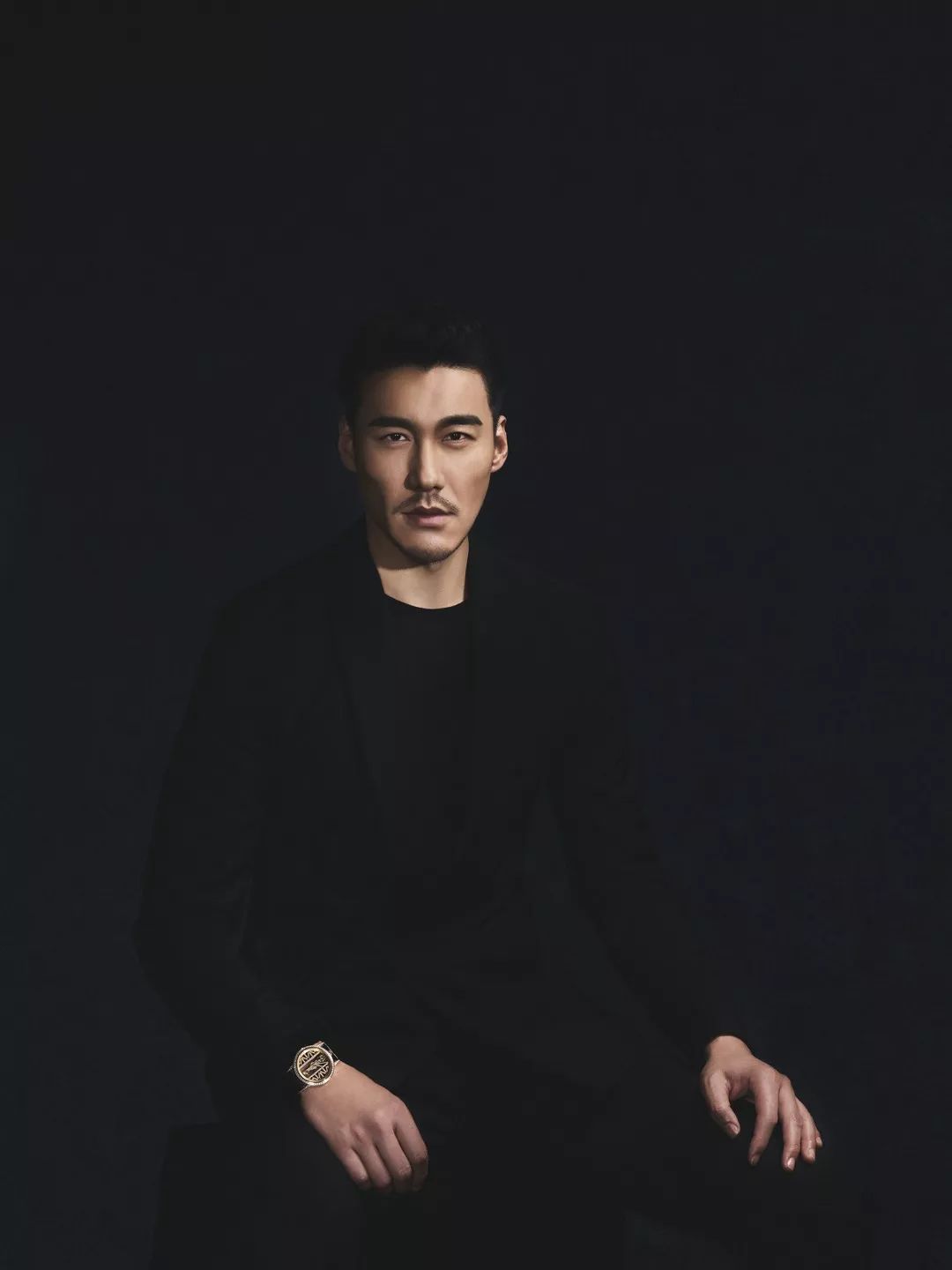 名人都爱昆仑表，为什么选他当代言？