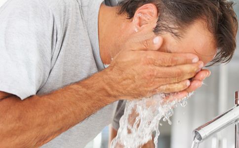 秋季怎么保养手部皮肤,秋季如何保养脸部皮肤