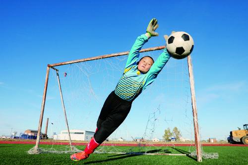 校园足球点亮梦想作文,校园足球星星之火