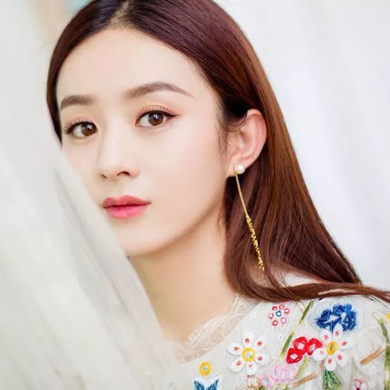 杨幂同款单眼皮红色系妆容,杨幂御用化妆师教你打造减龄妆