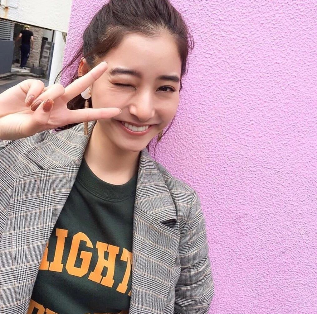 杨幂同款单眼皮红色系妆容,杨幂御用化妆师教你打造减龄妆