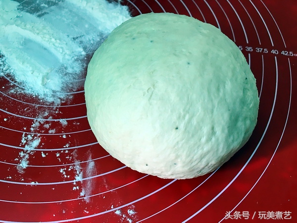 入口苦涩而后回甘,入口香甜唇齿留香