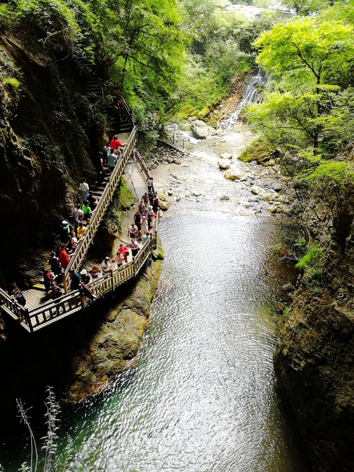 天生桥自然成形的石桥,天生桥喀斯特