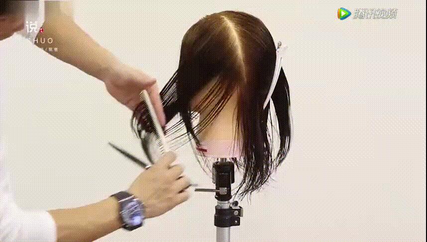 剪发时怎样才能快速弄干净碎发,零基础女士长碎发剪发教程
