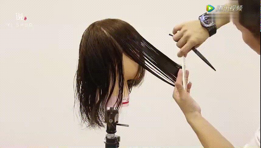 剪发时怎样才能快速弄干净碎发,零基础女士长碎发剪发教程