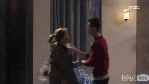 塔台吻，天台吻，红酒吻，这部剧撒糖撒不停