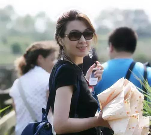 意大利美女足球记者,国内足球场边美女记者