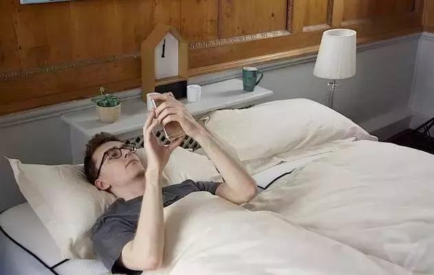 如果说床是青春的坟墓，那我宁可死在这张床上！