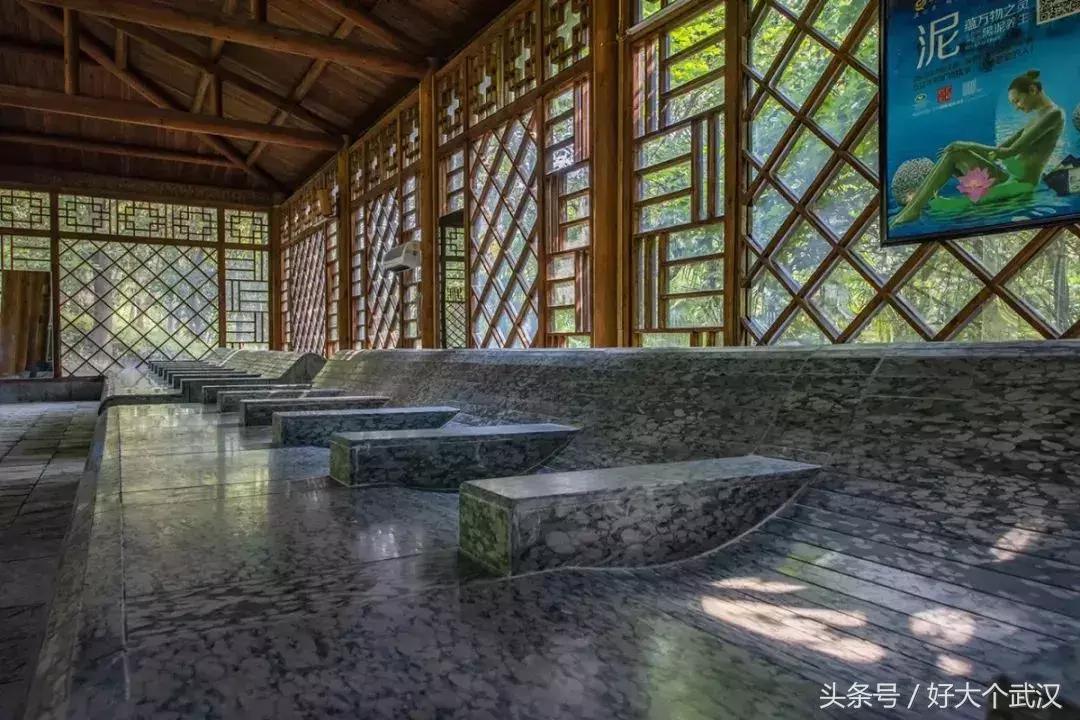 在武汉的几十块钱泡温泉网红景点,温泉泡池网红地点