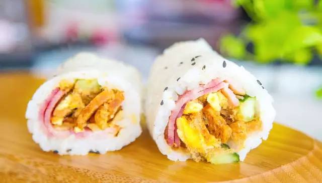 kfc早餐饭团里的油条怎么做的,kfc肉酥油条饭团的做法