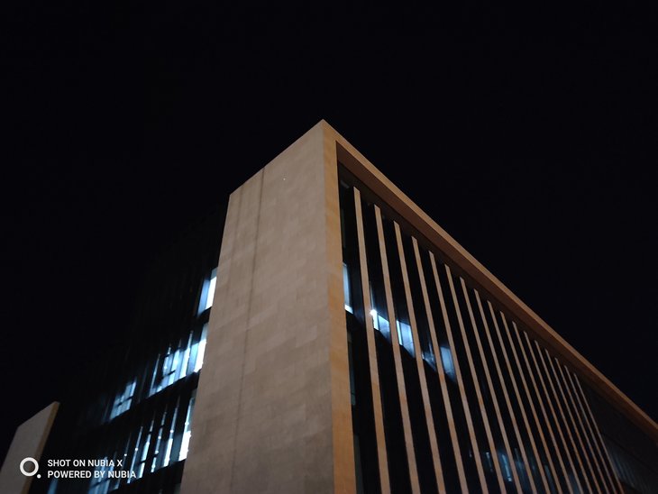 努比亚双摄旗舰曲面屏,努比亚x双屏测评