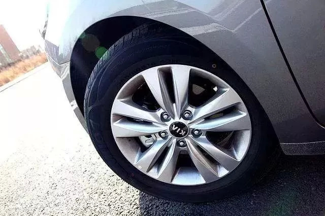 轮毂开裂修复后会抖动吗,轮毂开裂必须换原厂的吗