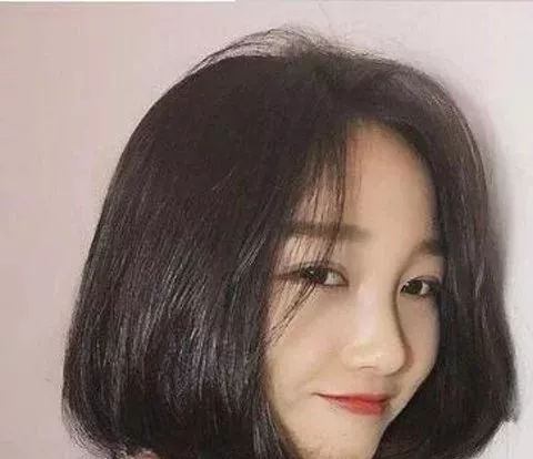 短发女2021流行发型圆脸免打理,40-50岁女人圆脸短发扎什么发型