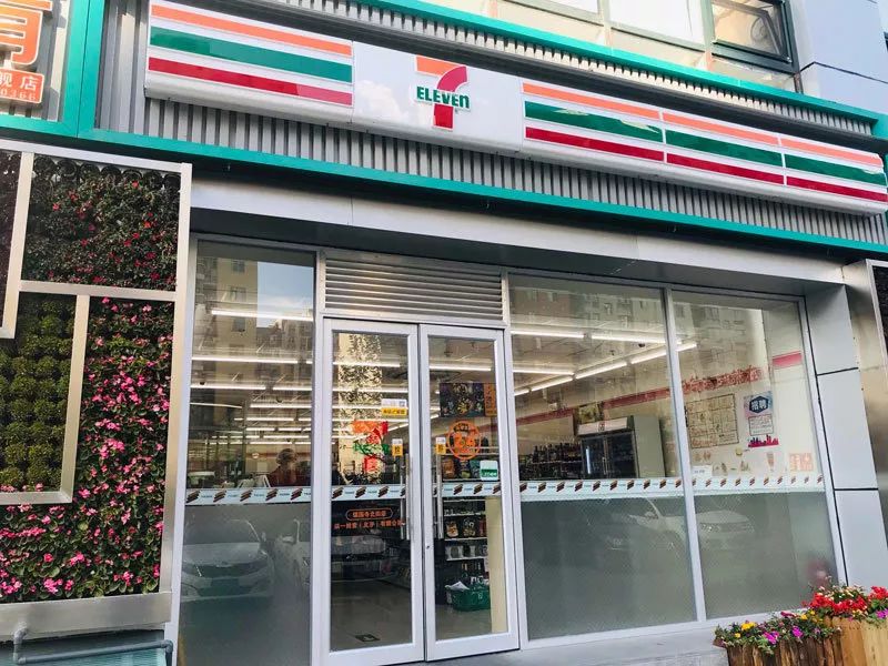 在便利店就能买到的啤酒,在便利店买了一罐啤酒