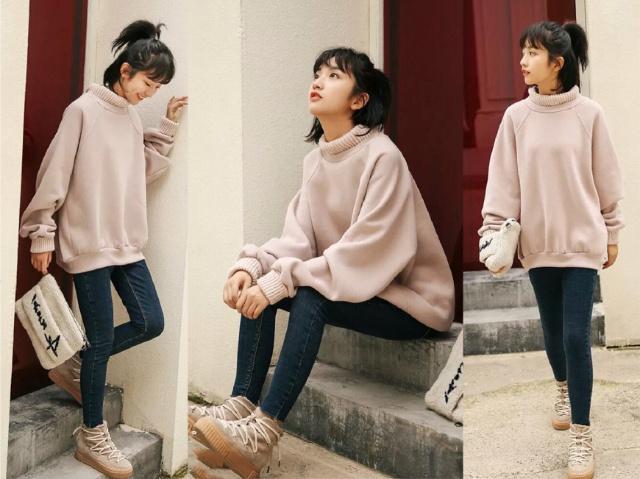 高端中长款卫衣搭配靴子,阔腿裤马丁短靴搭配宽松卫衣