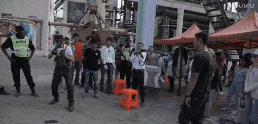 看起来很炫酷的盘玩手法,超级炫酷的换弹方式