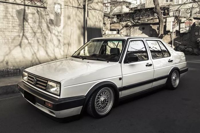 预算10-15万选这三款轿车准没错,回头率超高的小众品牌