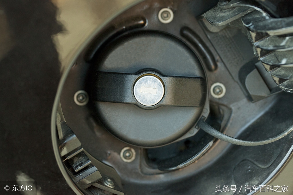 车内有机油味需要检查哪些,车内有汽油味应该保养啥