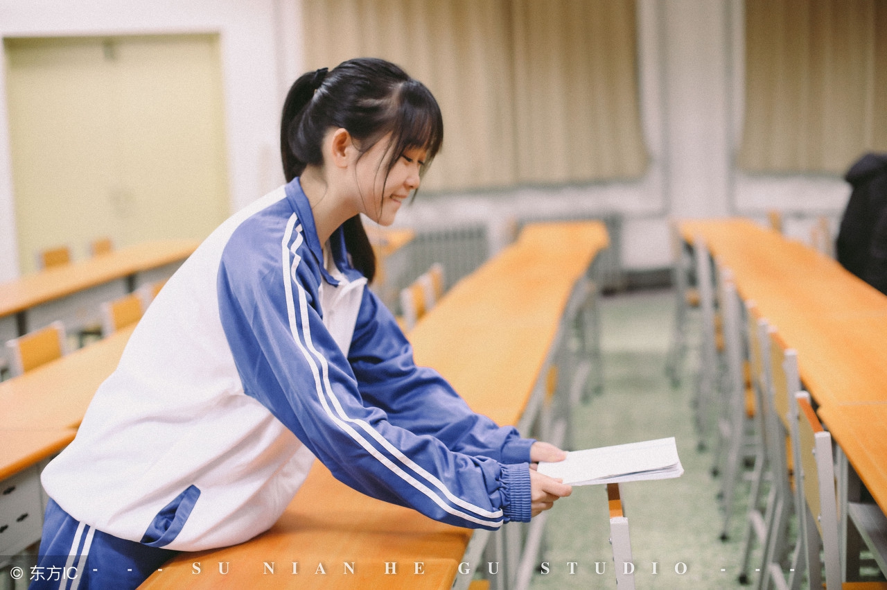 易烊千玺穿的羽绒服被拍,刘昊然易烊千玺土味造型