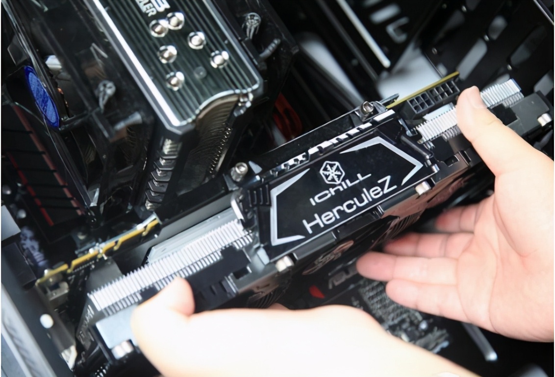 电脑开机不会滴一声显示器没反应,电脑开机显示器不会亮是怎么回事