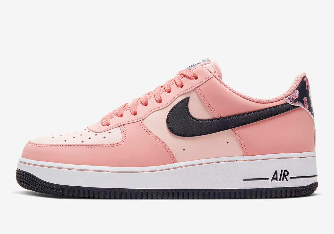 耐克为AirForce1Low“PinkQuartz”添加花卉图案