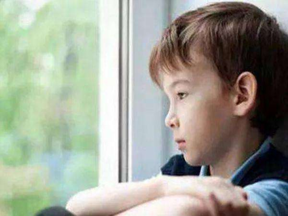 孩子孤僻不爱和人交流怎么办,小孩性格孤僻不愿意交际怎么办