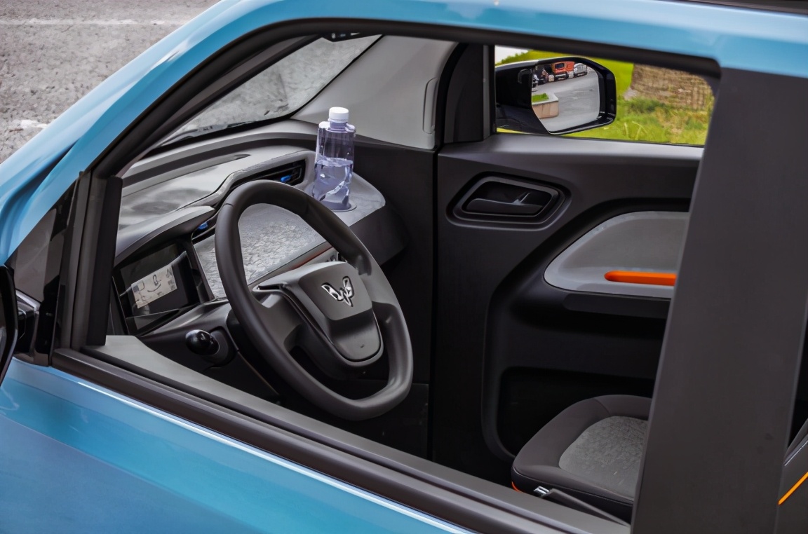 五菱宏光miniev用车指导,宏光miniev夏天充满电需要保温吗