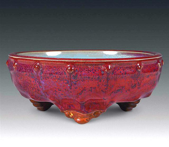 去老乡家瞟见“烟灰缸”，用4块钱顺走，转经几手180万拍卖成交