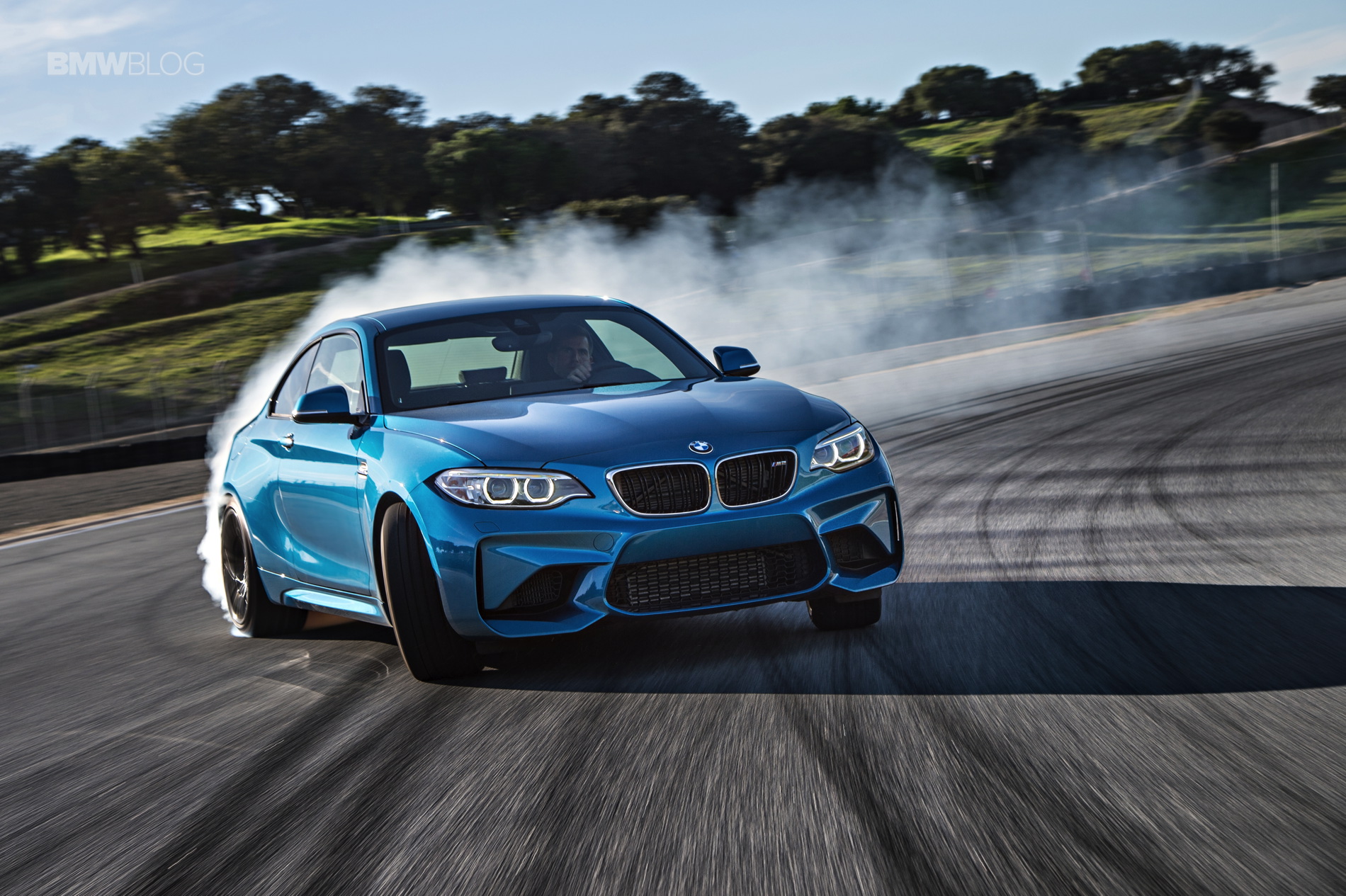 汽车突然没电钥匙也拔不出来了,汽车突然没电连车钥匙都没反应